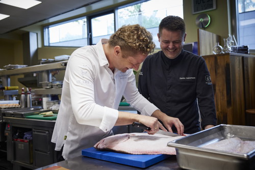Stefan Heilemann, guest chef July 2023, kitchen, Restaurant Ikarus, Hangar-7, Salzburg, Austria, 2023.07.01, Stefan Heilemann, Martin Klein / Stefan Heilemann, Gastkoch Juli 2023, Küche, Restaurant Ikarus, Hangar-7, Salzburg, Österreich, 2023.07.01, Stefan Heilemann, Martin Klein // Helge Kirchberger Photography / Red Bull Content Pool // SI202307030370 // Usage for editorial use only //