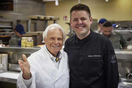 Stefan Heilemann, guest chef July 2023, kitchen, Restaurant Ikarus, Hangar-7, Salzburg, Austria, 2023.07.01, Stefan Heilemann, Eckart Witzigmann / Stefan Heilemann, Gastkoch Juli 2023, Küche, Restaurant Ikarus, Hangar-7, Salzburg, Österreich, 2023.07.01, Stefan Heilemann, Eckart Witzigmann // Helge Kirchberger Photography / Red Bull Content Pool // SI202307030388 // Usage for editorial use only //