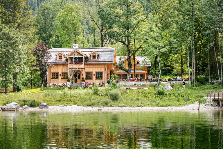 Autori come Friedrich Torberg e Arthur Schnitzler apprezzavano già l'atmosfera speciale del “Seewiese” di Altaussee.