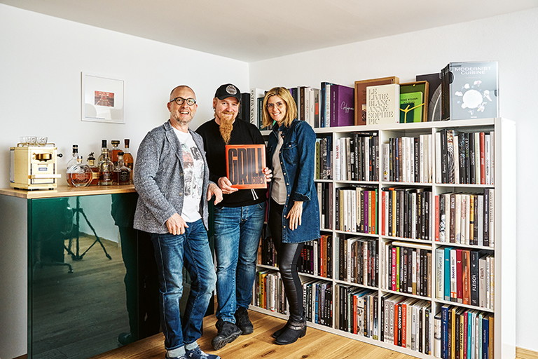 Das stolze Team hinter dem Buch. 