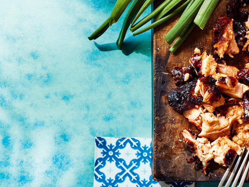 Langsam in Cider gegrillter Schweinebauch mit Honig und Senf