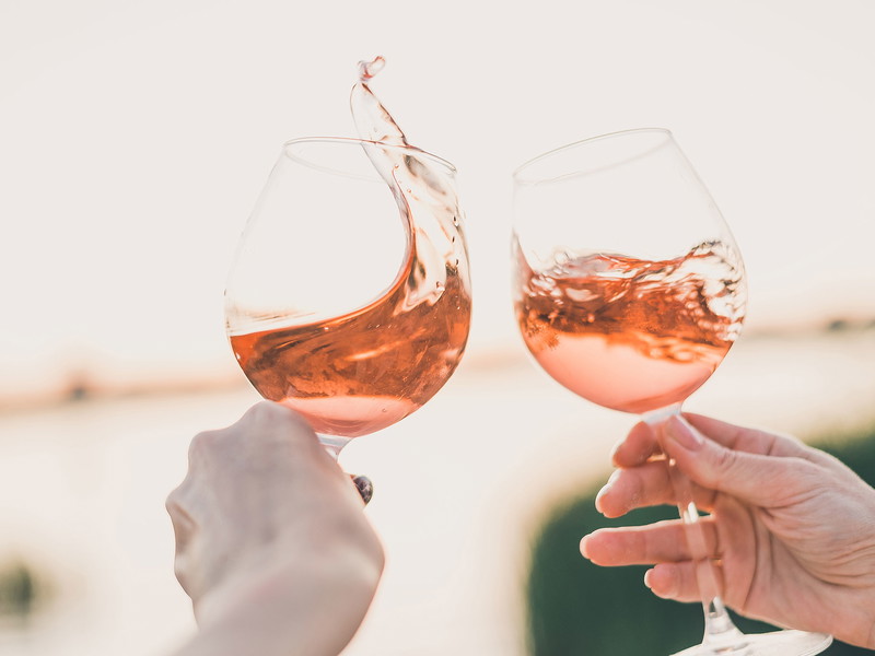 Diese Weine versprechen aromatische Erfrischung an heißen Tagen.