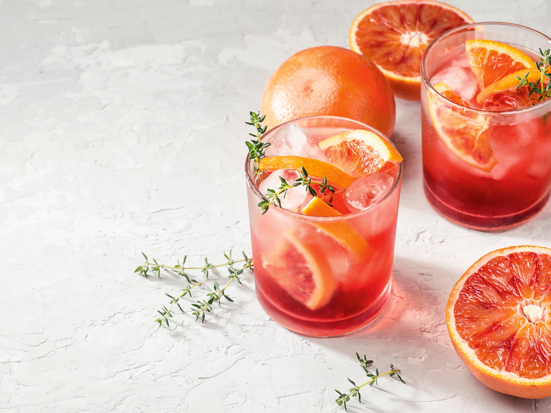 Verlockender Genuss: Ein Campari oder Bitter mit sizilianischen Tarocco-Blutorangen – so schmeckt der Süden.