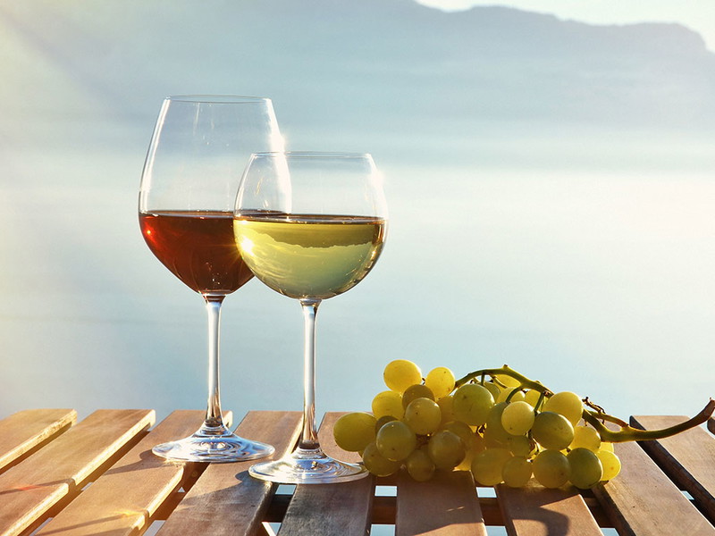 Der Genfersee besticht nicht nur mit Aussicht, sondern auch herrlichen Weinen.