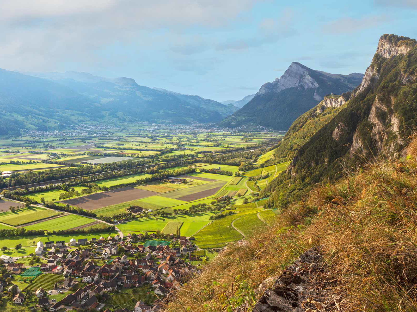 Blick auf das Rheintal und die Ortschaft Fläsch, wo der Gewinner unserer diesjährigen Trophy herkommt. 