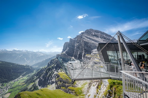 Die Aussichtsplattform auf der Gemmi bei Leukerbad befindet sich auf 2350 Metern über Meer. Man erreicht diese mittels Seilbahn.