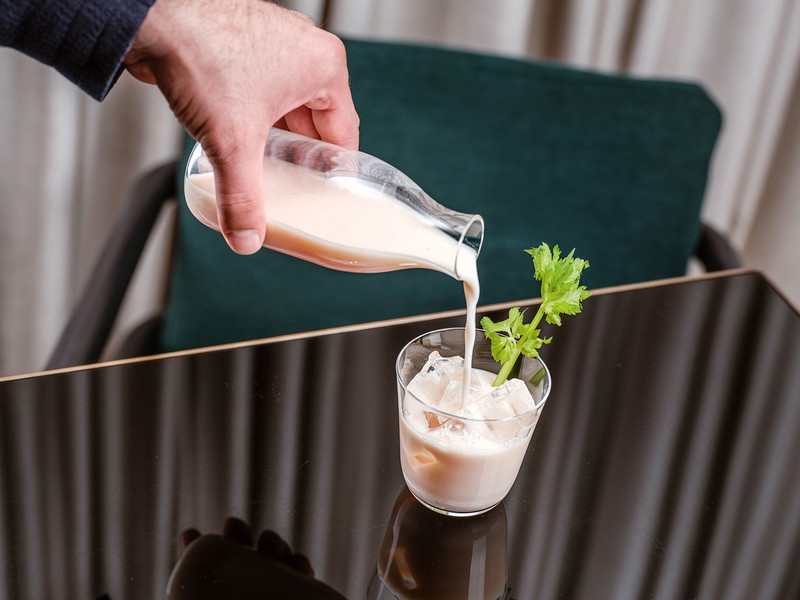 Gemüsesaft mit Leindottermolke.