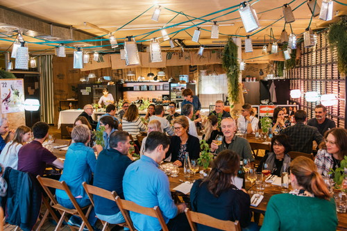 Die «Chuchi» im Coworking­space «DasProvisorium» in Zürich Binz ist die ganzjährige Heimat von Food Zurich.