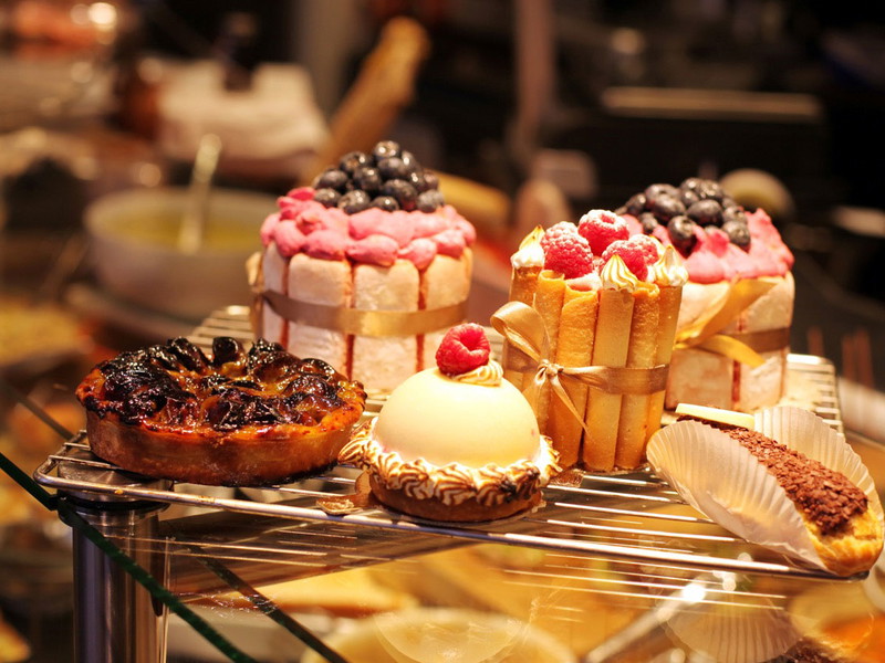 Torten, Kuchen, Eclairs oder Petit Four: All diese und weitere Köstlichkeiten erwarten die Gäste der Konditorei.