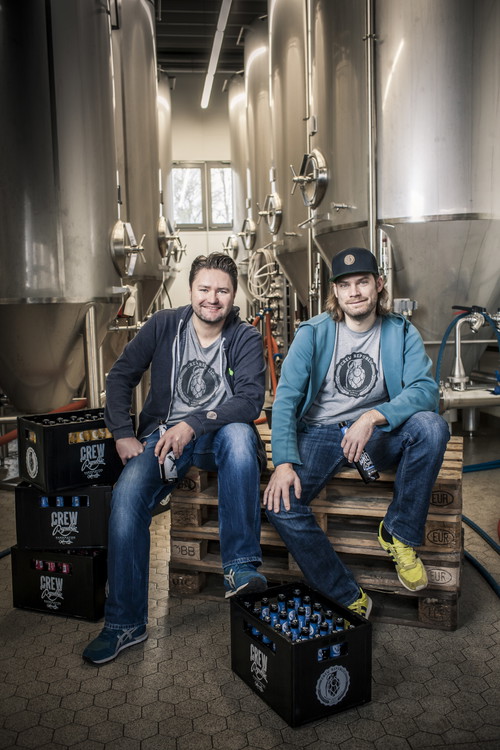 Crew Republic, Bier Brauerei,MicroBrewerie, München Unterscheleissheim, GF Timm Schnigula (Kappe) und Mario Hanel