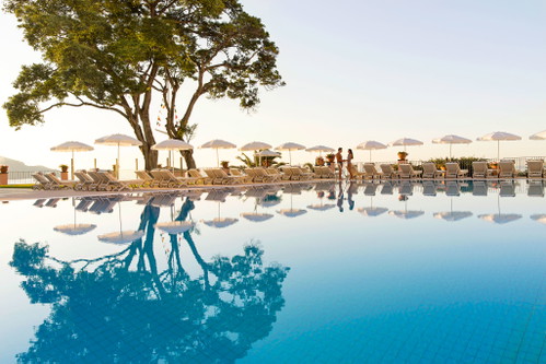 Einer der luxuriösen Pools. Zwei davon sind geheizt, zwei mit Salzwasser.