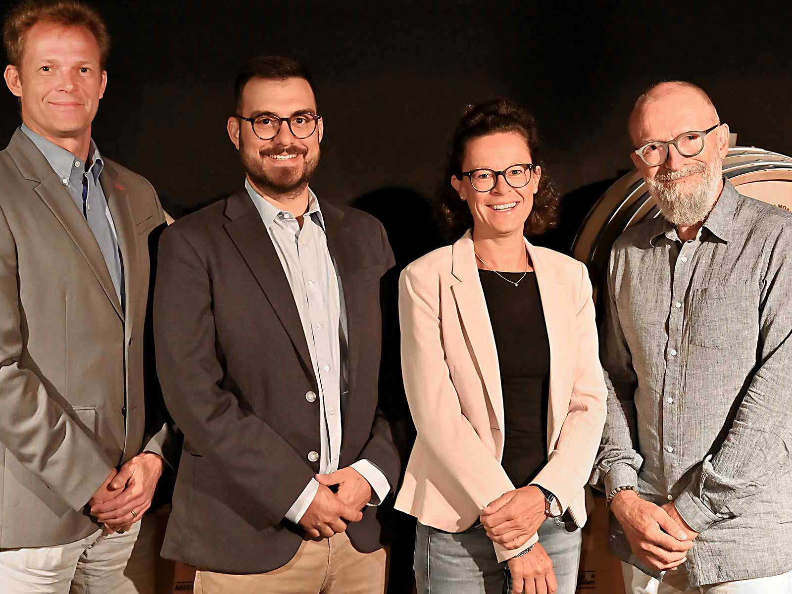 Die neue Geschäftsleitung der Schuler St. Jakobs Kellerei: Markus Naewie, Manuel Meier und Simone Wicki mit Robert Heinzer.