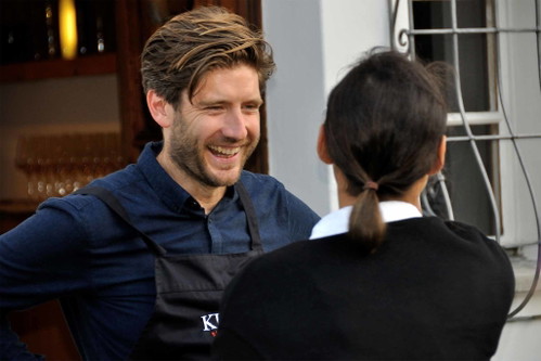 Spitzenkoch James Baron lud zu einem Alpine Flying Dinner.