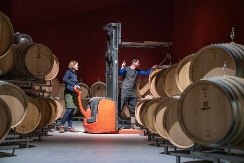 Francisca und Christian Obrecht vom Weingut Obrecht in Jenins arbeiten seit einigen Jahren im Rebberg biodynamisch und bringen terroirtypische Weine auf die Flasche.