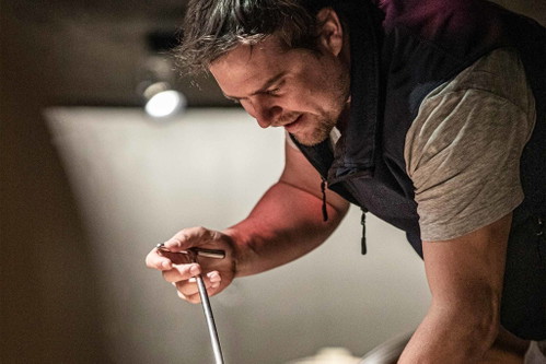 Terroirkönner: Önologe Rafael Hug leitet seit  2019 das Weingut Wegelin. Sein Fokus liegt auf Einzellagenweinen.