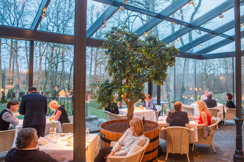 Calm dinner vibe in Alexander Restaurant of Pädaste Manor.
