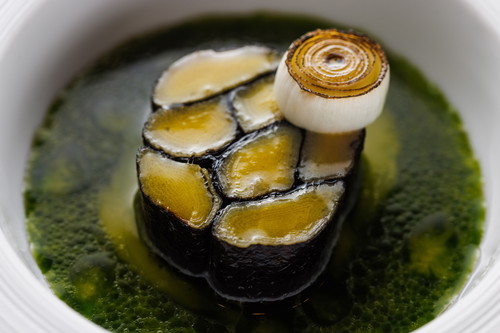Onion dish in Pädaste degustation menu.