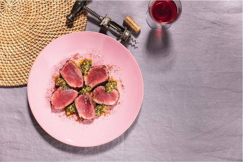 Straussensteak mit Kräutern, Knoblauch und Limette aus Kapstadt.
