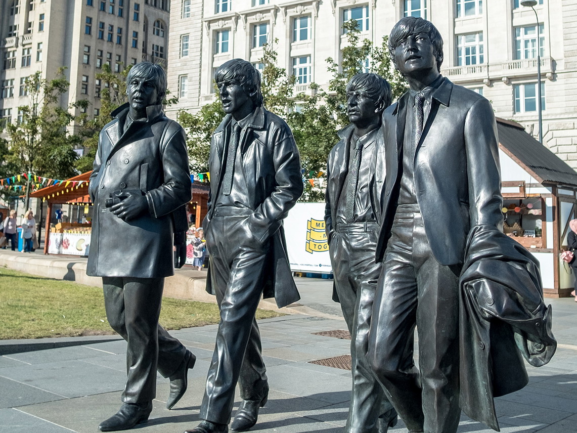 Bronzestatue der Beatles beim Pier Head, Liverpool
