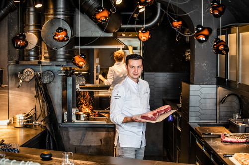 Der Holzkohlengrill ist das Herzstück des »Lukas Steak« im oberösterreichischen Schärding.