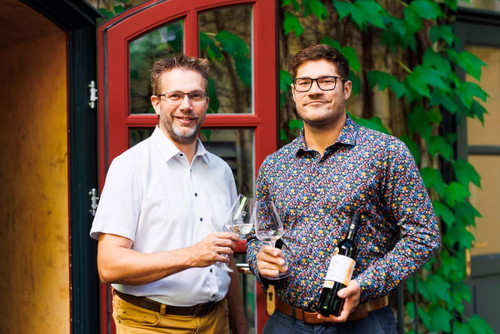 Jungwinzer Matthäus Hirschbüchler aus dem Weinviertel (rechts)