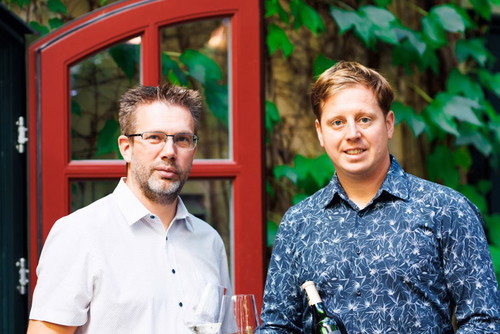 Jungwinzer Daniel Pfeifer aus dem Vulkanland (rechts)