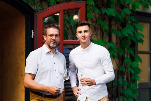 Jungwinzer und Schlossquadrat-Trophy Sieger Mathias Weber aus der Weststeiermark (rechts)