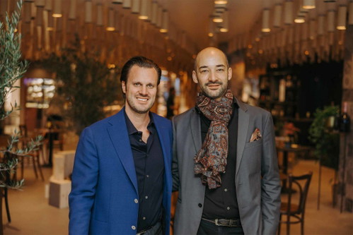 Gianni Vergani mit Gastronom Joel Ibernini, der bereits zwei «Armando’s» leitet. 