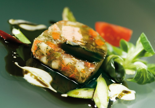 Ob Fischsulz oder 
Backhendlsalat: Für 
einen Liter Kiendler-Kernöl 
werden zwischen zweieinhalb und 
drei Kilo Kürbiskerne benötigt. 