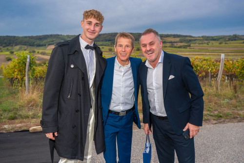33 Jahre Weingut Hillinger Jubiläum, Weingut Leo Hillinger, Jois, Burgenland, 17.10.2023,
- 
Andreas Andi GOLDBERGER, Klaus PANHOLZER, Leo (Jack) HILLINGER jun.
