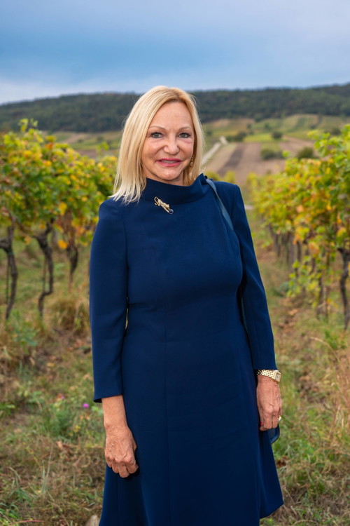 33 Jahre Weingut Hillinger Jubiläum, Weingut Leo Hillinger, Jois, Burgenland, 17.10.2023,
- 
Ingrid FLICK (Portrait)