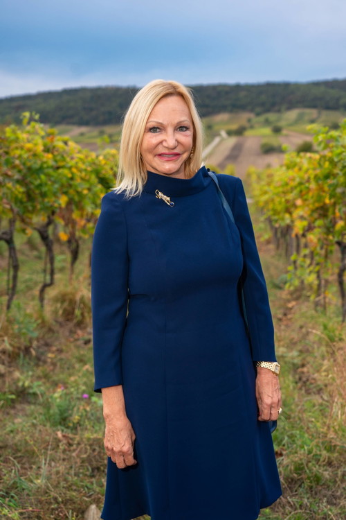 33 Jahre Weingut Hillinger Jubiläum, Weingut Leo Hillinger, Jois, Burgenland, 17.10.2023,
- 
Ingrid FLICK (Portrait)
