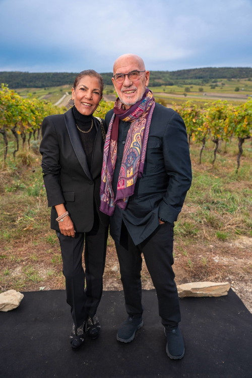 33 Jahre Weingut Hillinger Jubiläum, Weingut Leo Hillinger, Jois, Burgenland, 17.10.2023,
- 
Otto und Shirley RETZER