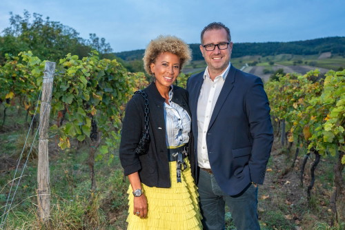 33 Jahre Weingut Hillinger Jubiläum, Weingut Leo Hillinger, Jois, Burgenland, 17.10.2023,
- 
Arabella KIESBAUER, Florens EBLINGER