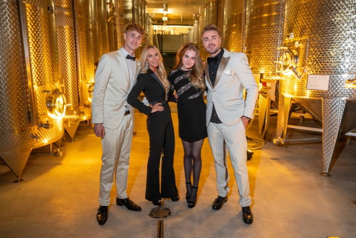 33 Jahre Weingut Hillinger Jubiläum, Weingut Leo Hillinger, Jois, Burgenland, 17.10.2023,
- 
Familie Leo und Eveline HILLINGER mit Sohn Leo Jack jun und Tochter Vivian