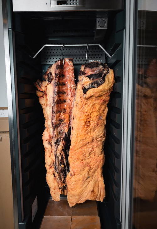 »Wir feiern Fleisch«, so Nino Sifkovits am Chianinahof – die »Bistecca alla fiorentina«  ist das Herzstück dieser Leidenschaft.
