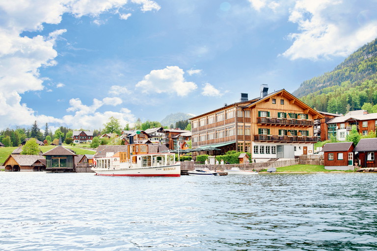 Im »Seehotel Grundlsee« trifft Ausseer Tradition puristisches Design und wunderbar einfallsreiche Kulinarik mit regionalen Ingredienzien.