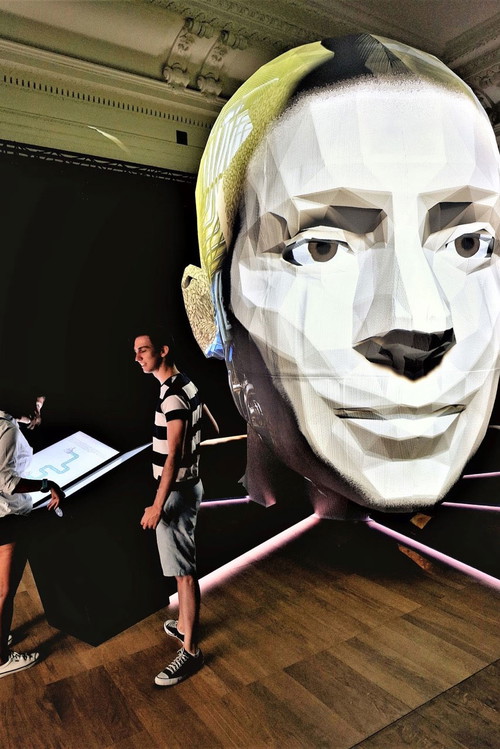 Auch Kunststücke der unterschiedlichsten Art bereichern die Bierwelt.