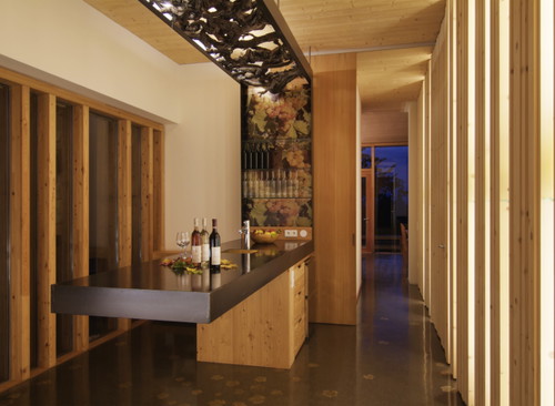 The aesthetic requirements are high, but functionality must be just as important: light-flooded tasting room at the Dreisiebner winery.