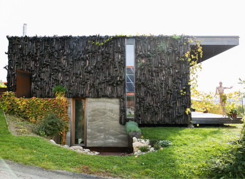The Dreisiebners' extravagant "Weingarthaus": more than 100 cubic metres of untreated wood were used here. You can literally smell and feel it.