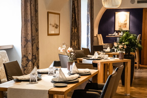 Auf Schloss Farrach schmeckt nicht nur das Essen, die alten Räume strahlen auch moderne Gemütlichkeit aus.