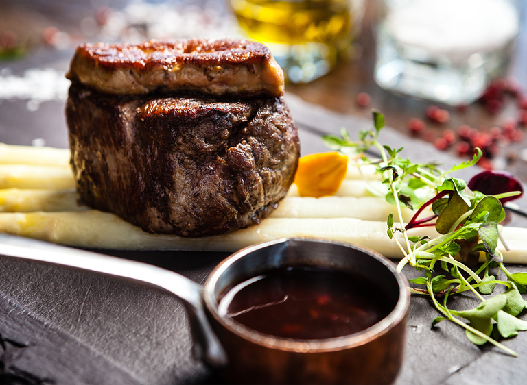 Tournedos Rossini (Rinderfilet mit geflämmter Gänseleber)
