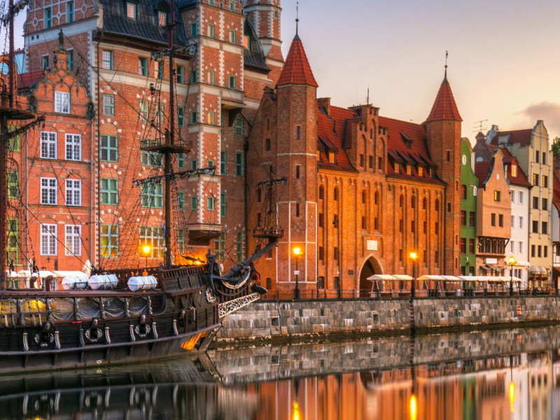 Altstadt von Gdansk am Fluss Motlawa 