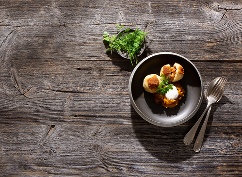 Grammelknödel mit Kürbiskraut als Beilage