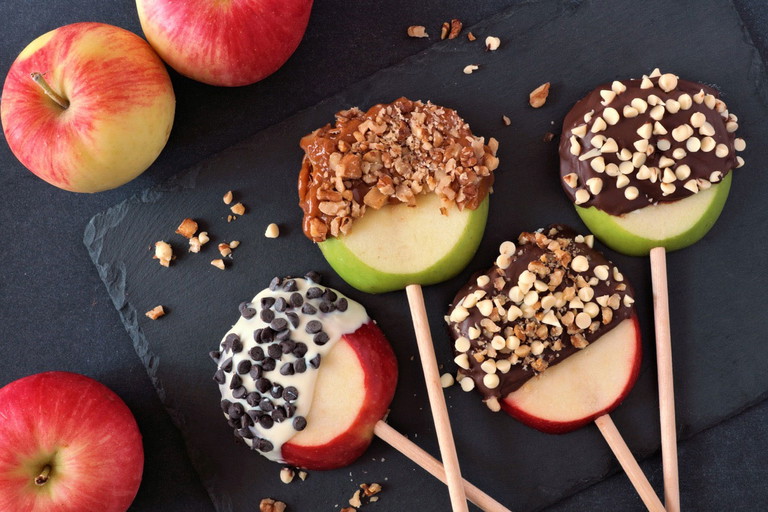 Apfel-Cakepops sind zu Halloween ebenfalls sehr beliebt. 