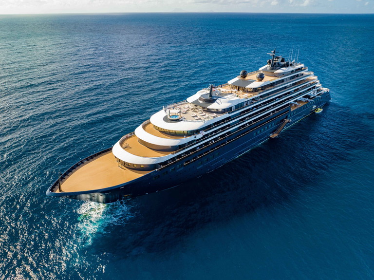 Ritz Carlton Yacht Collection: Die brandneue Evrima wurde im Jahr 2021 in Dienst gestellt.