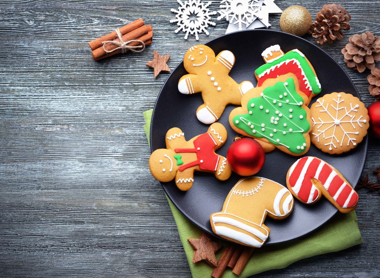Butterkekse mit weihnachtlicher Glasur.