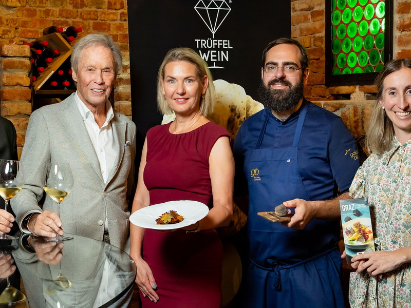 Werner Luttenberger, Geschäftsführer Wein Steiermark, Sänger Peter Kraus, Autorin Claudia Rossbacher, Alexander Posch, Küchenchef „Zur Goldenen Birn“, Beatrice Berner, Projektmanagerin GenussHauptstadt Graz, Dieter Hardt-Stremayr, Geschäftsführer Graz Tourismus