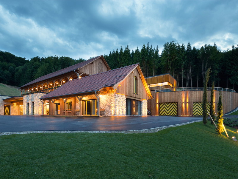 A smart mix of design and tradition: The Georgiberg winery was planned multifunctionally by star architect Helmut Perner.