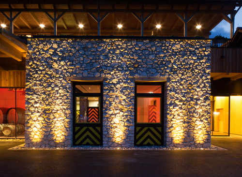 The regional origin of wood and stone was the top priority for the owners when building the 20-hectare Georgiberg vineyard.